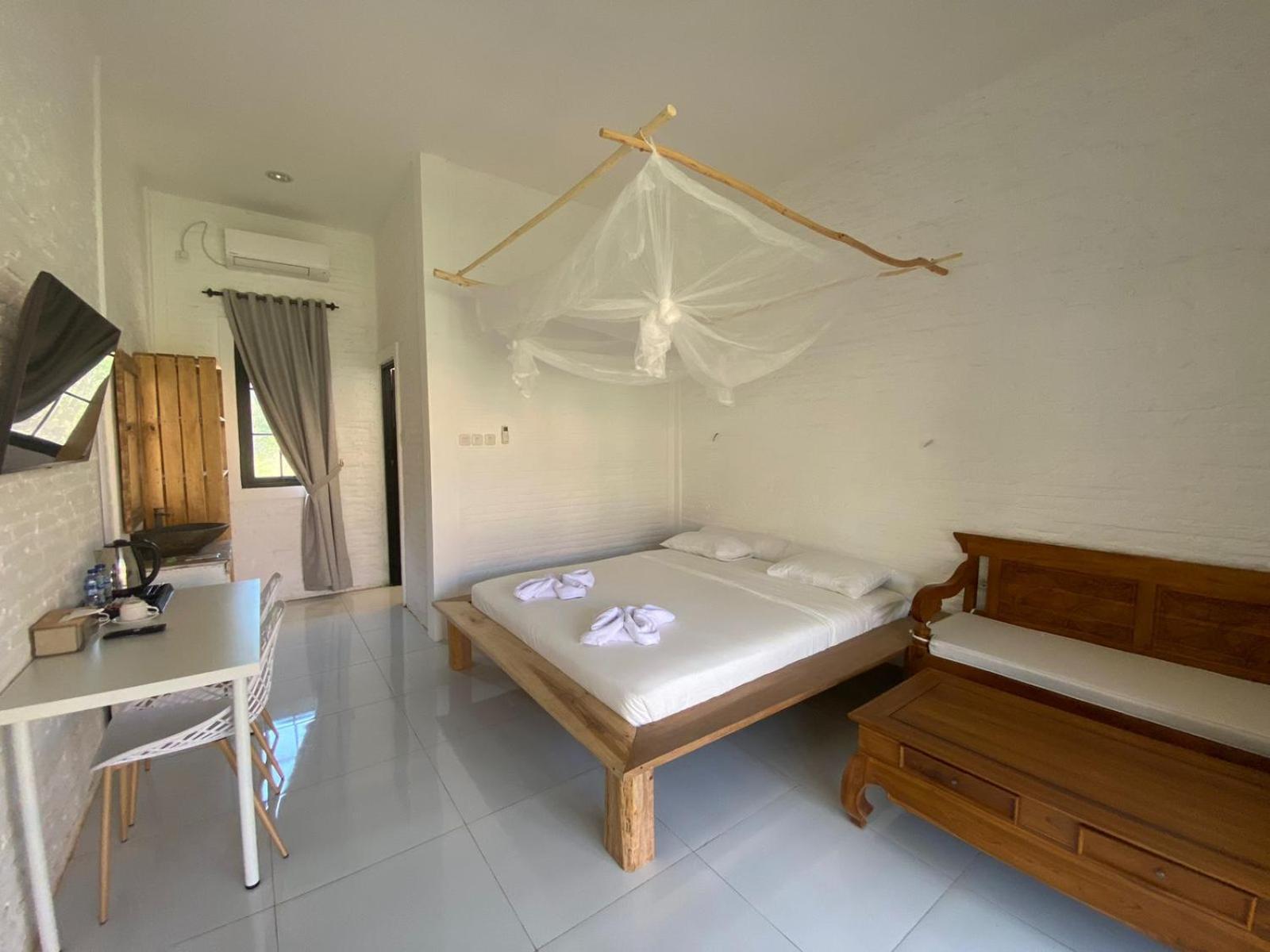 Pasir Putih Resort & Resto Maluk エクステリア 写真