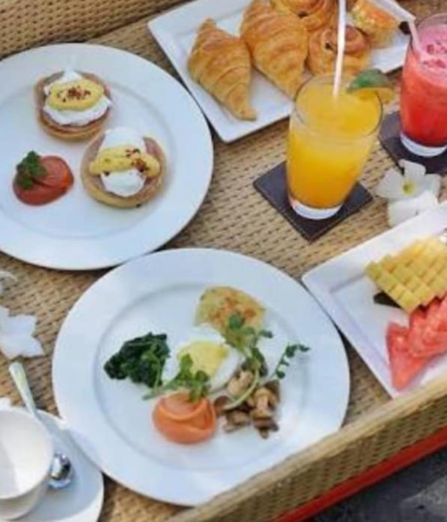 Pasir Putih Resort & Resto Maluk エクステリア 写真