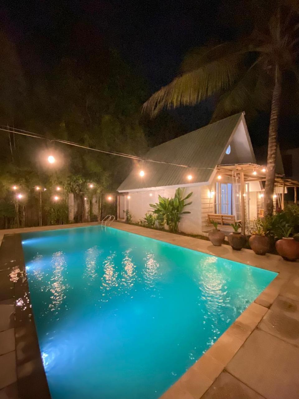 Pasir Putih Resort & Resto Maluk エクステリア 写真
