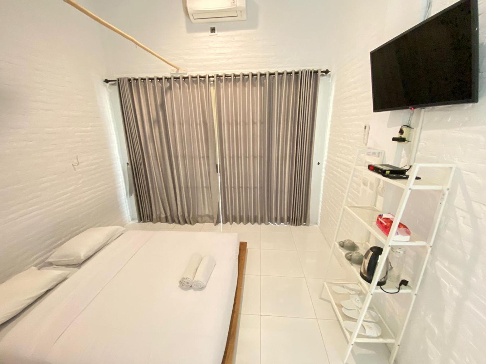 Pasir Putih Resort & Resto Maluk エクステリア 写真