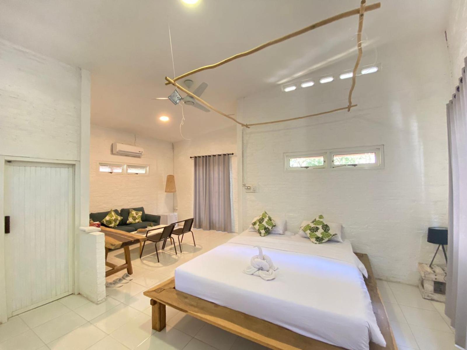 Pasir Putih Resort & Resto Maluk エクステリア 写真