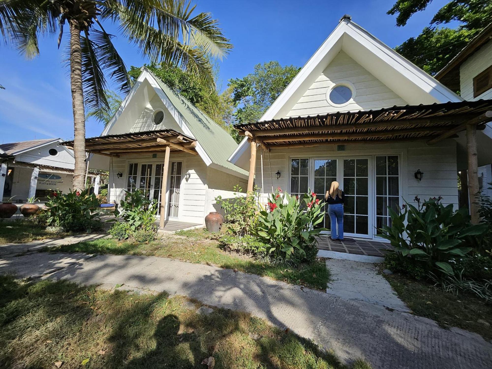Pasir Putih Resort & Resto Maluk エクステリア 写真