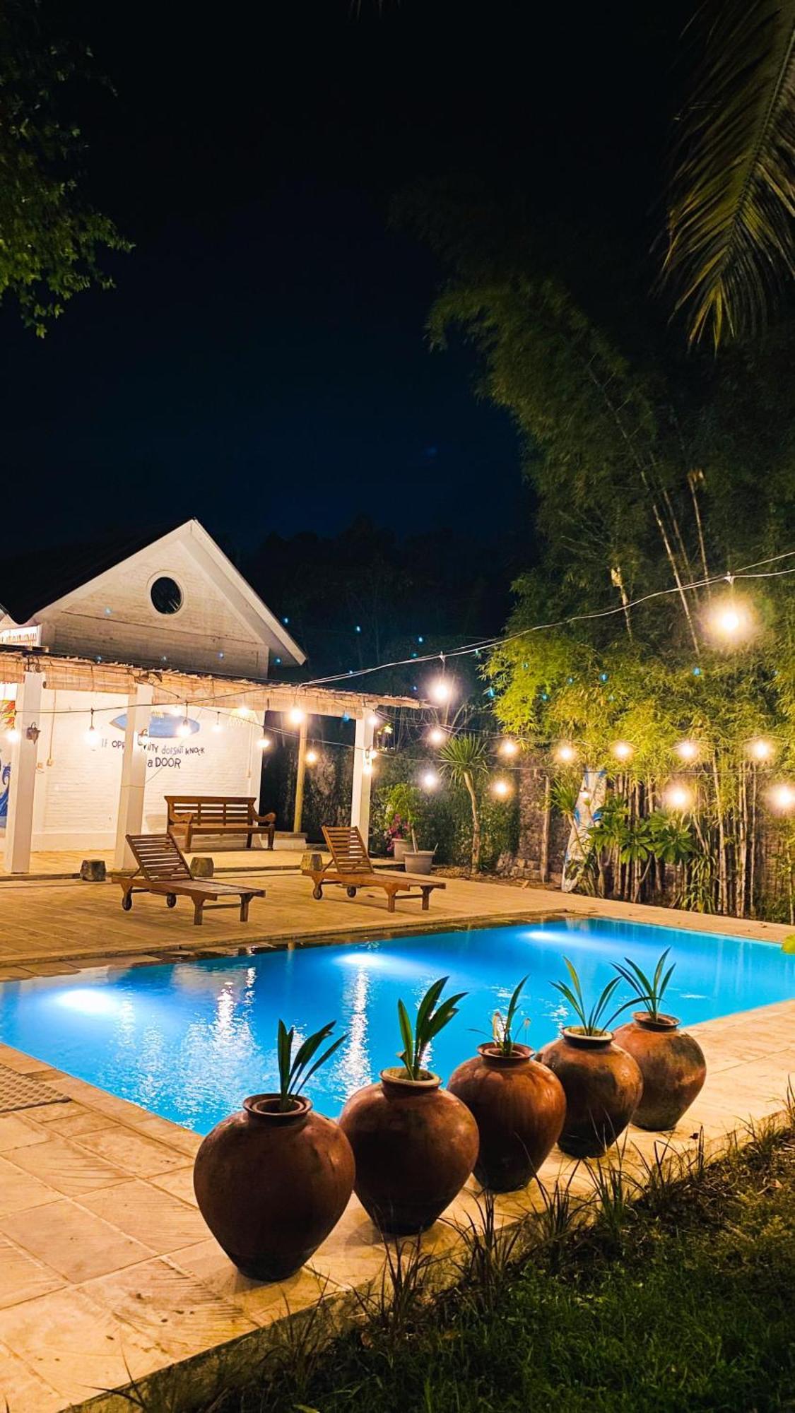 Pasir Putih Resort & Resto Maluk エクステリア 写真