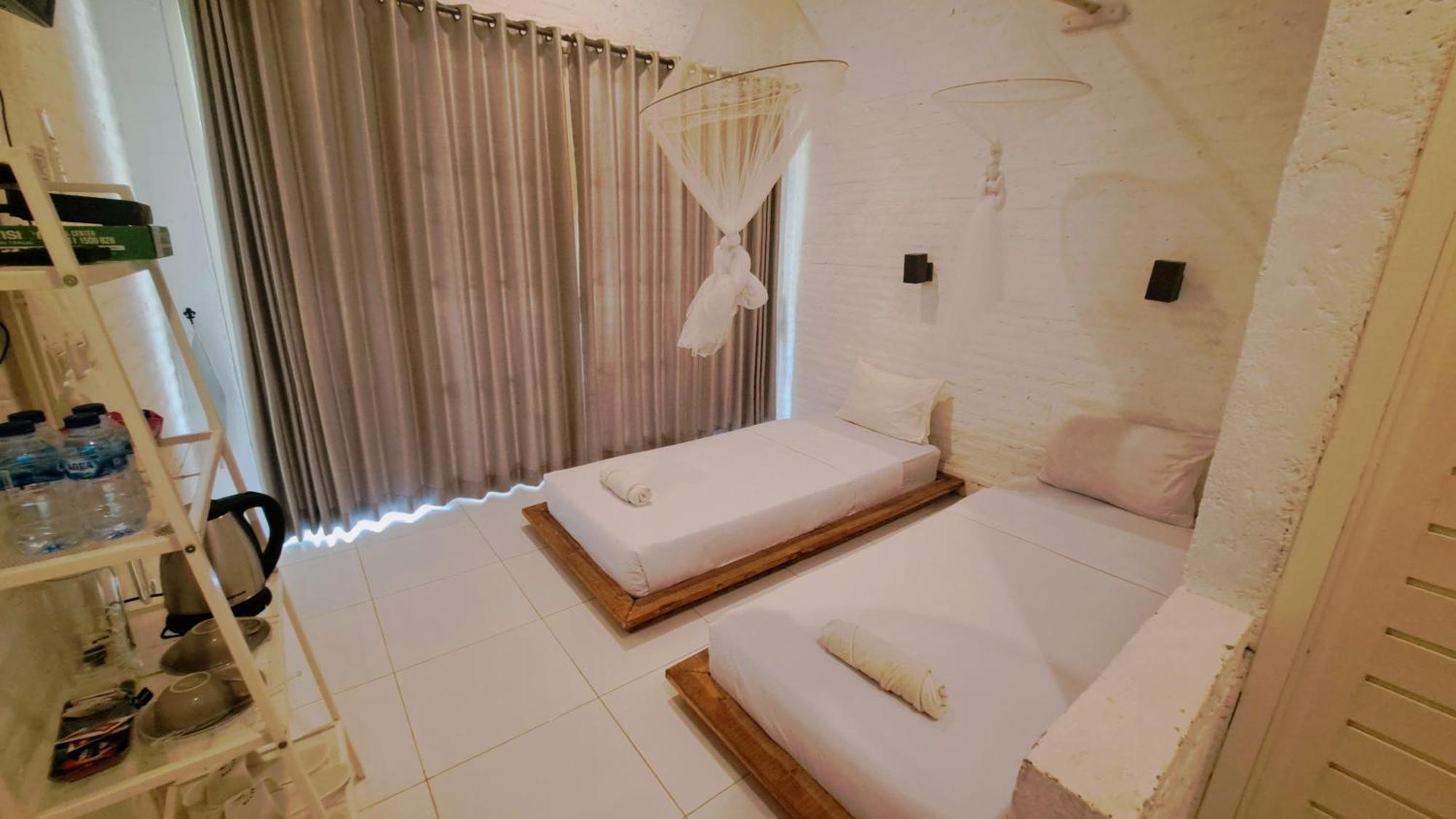Pasir Putih Resort & Resto Maluk エクステリア 写真