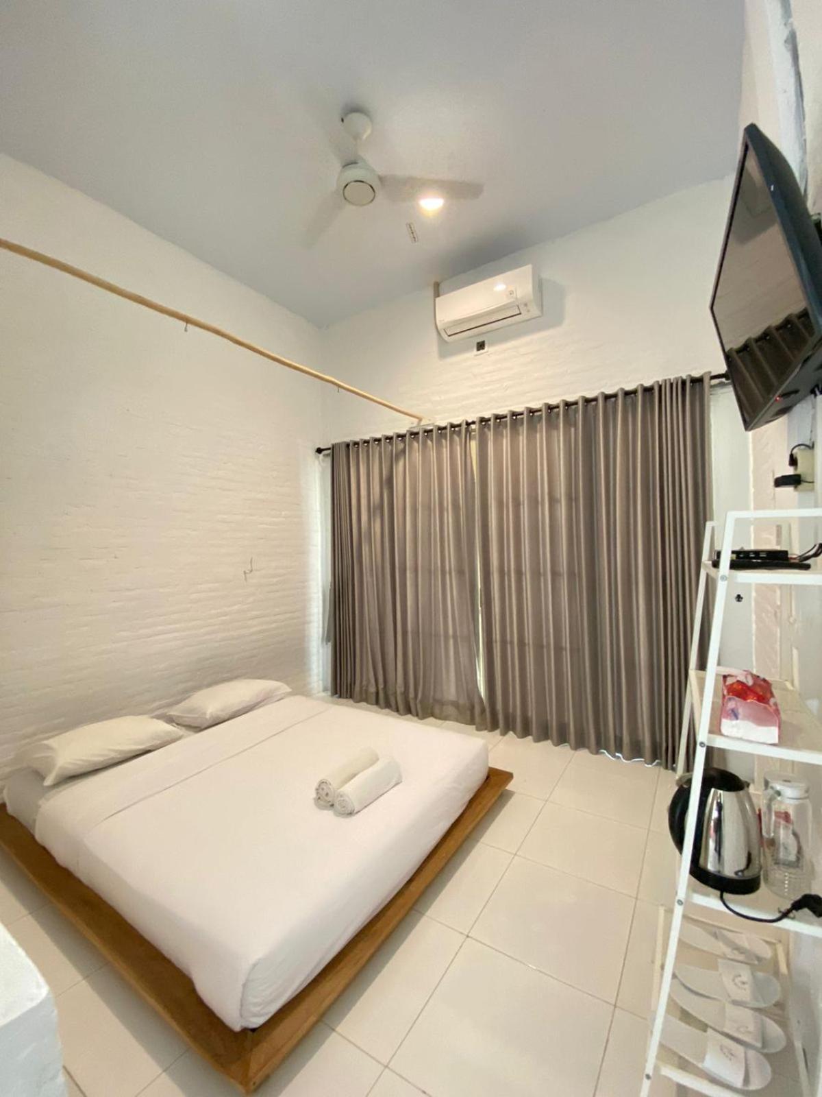 Pasir Putih Resort & Resto Maluk エクステリア 写真