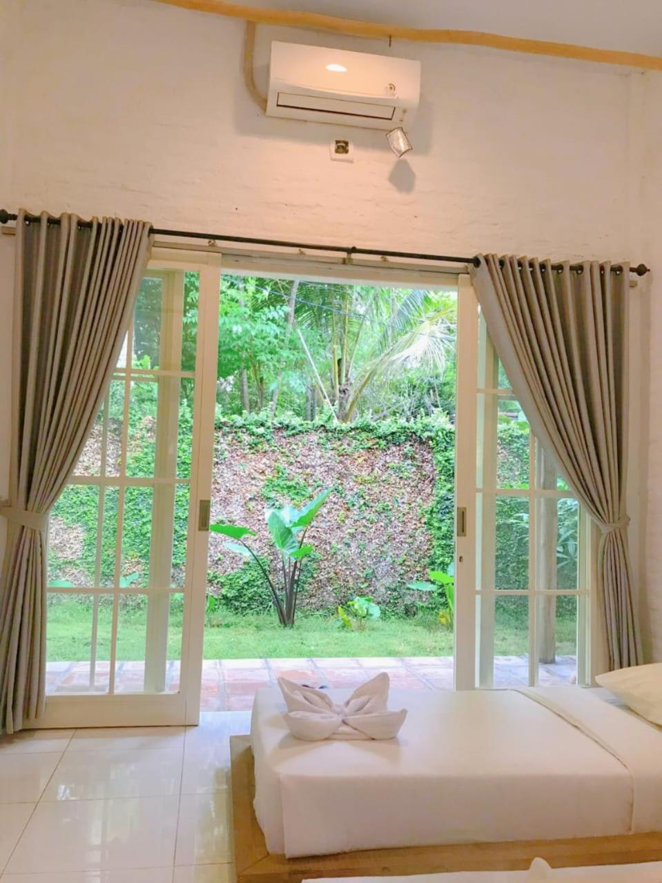 Pasir Putih Resort & Resto Maluk エクステリア 写真